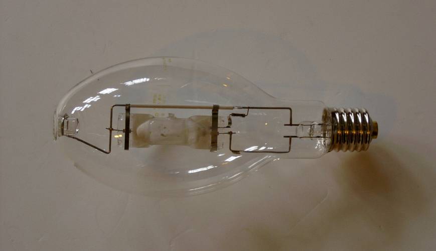 [FOCUS] — 913-2782 Metal Lamp